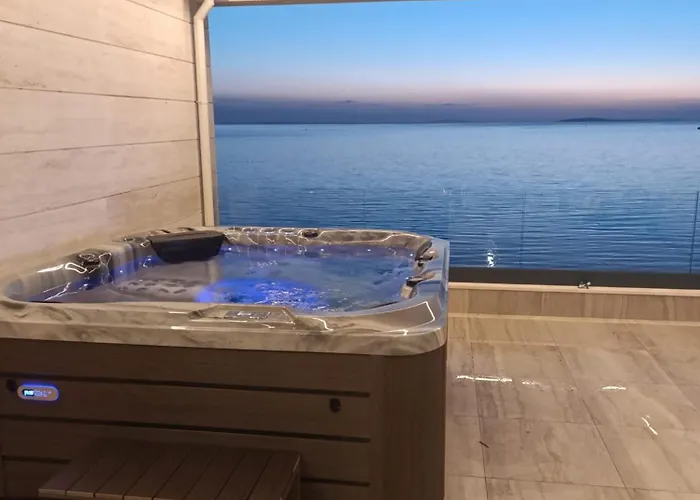 Beachfront Penthouse Pearl *