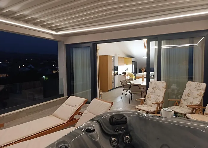 Beachfront Penthouse Pearl *