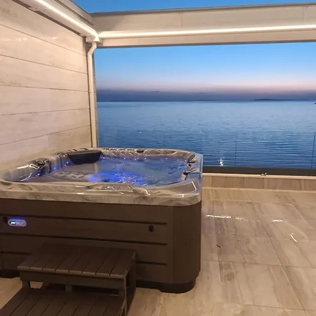 Beachfront Penthouse Pearl *