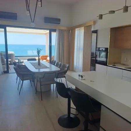 Beachfront Penthouse Pearl * 波弗加纳