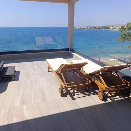 Beachfront Penthouse Pearl 公寓 波弗加纳