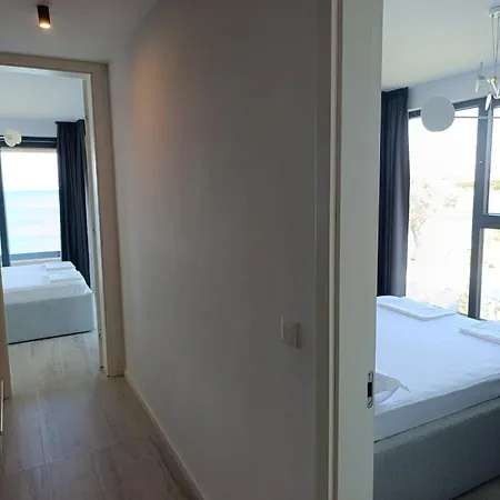 Beachfront Penthouse Pearl 公寓 波弗加纳