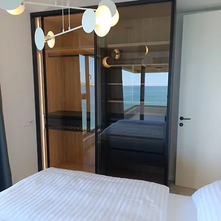 Beachfront Penthouse Pearl 波弗加纳