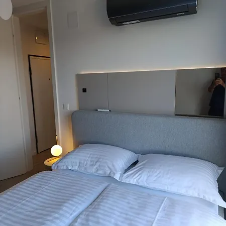 Beachfront Penthouse Pearl 公寓 波弗加纳