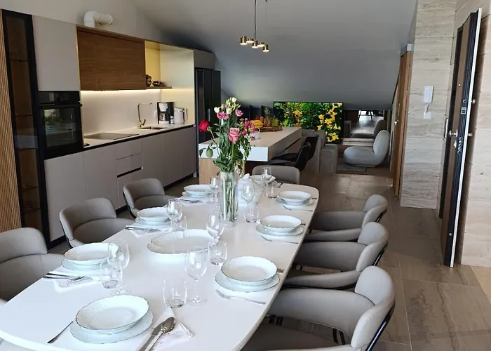 Beachfront Penthouse Pearl شقة بوفليانا