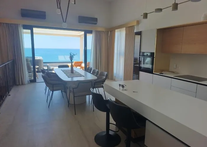 Beachfront Penthouse Pearl * بوفليانا