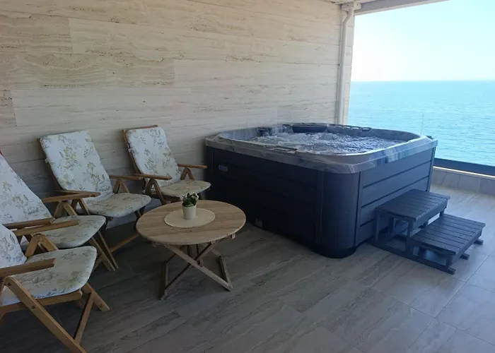 Beachfront Penthouse Pearl * بوفليانا