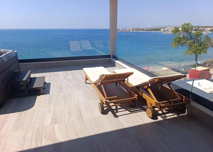 Beachfront Penthouse Pearl شقة بوفليانا