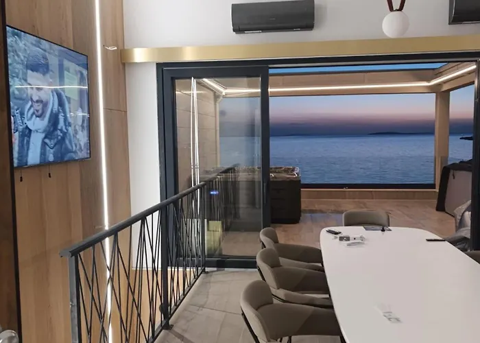 شقة Beachfront Penthouse Pearl بوفليانا