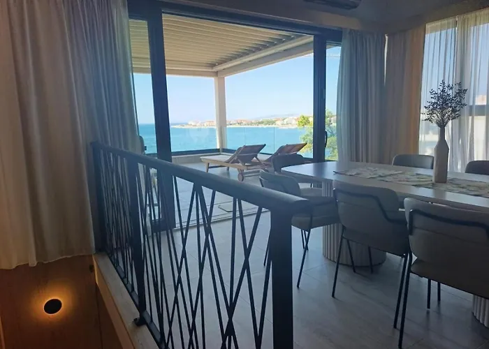 Beachfront Penthouse Pearl * بوفليانا