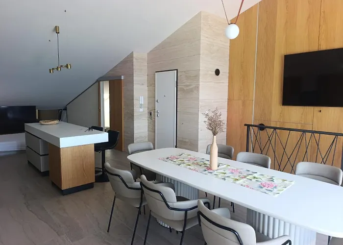 Beachfront Penthouse Pearl شقة بوفليانا