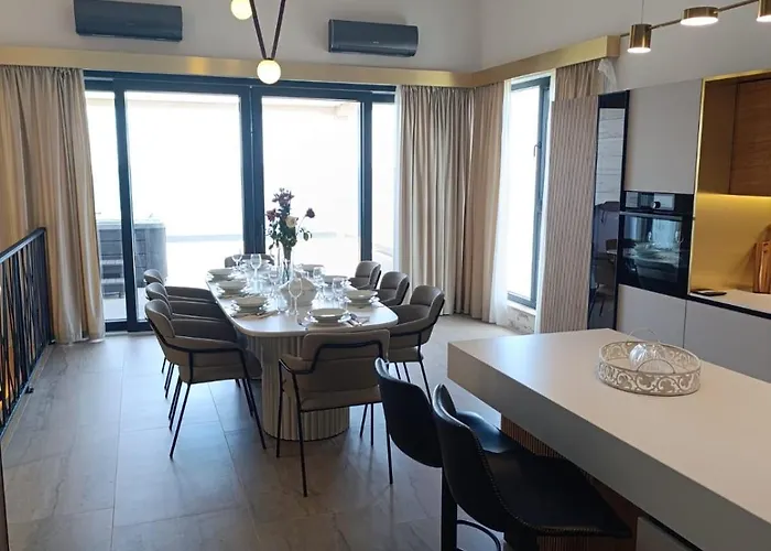 Beachfront Penthouse Pearl * بوفليانا