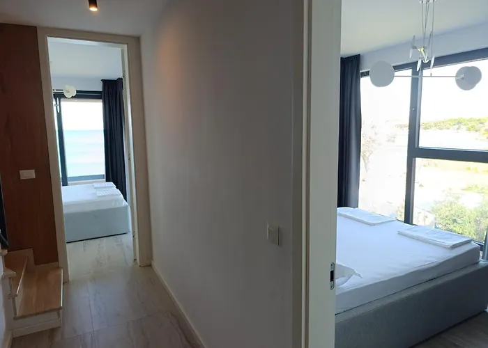 Beachfront Penthouse Pearl شقة بوفليانا