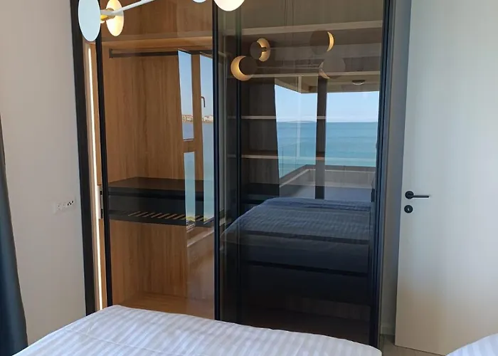 Beachfront Penthouse Pearl بوفليانا