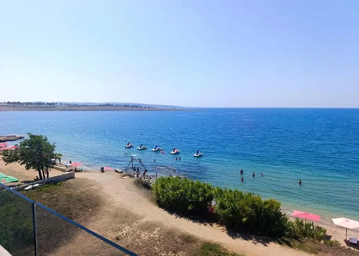 Beachfront Penthouse Pearl بوفليانا